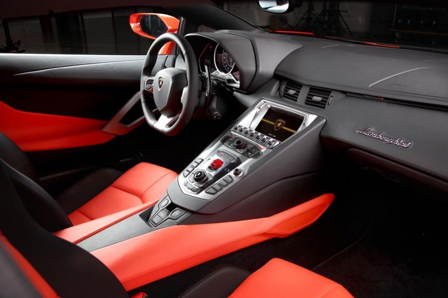  Lamborghini Aventador LP700-4 2011 года  (фото 180 из 204)